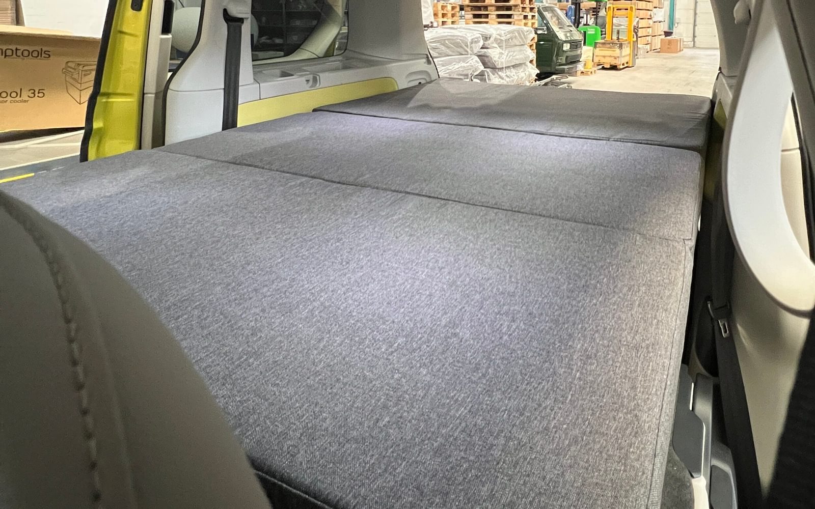 Große Liegefläche für Schlafkomfort im ID. Buzz